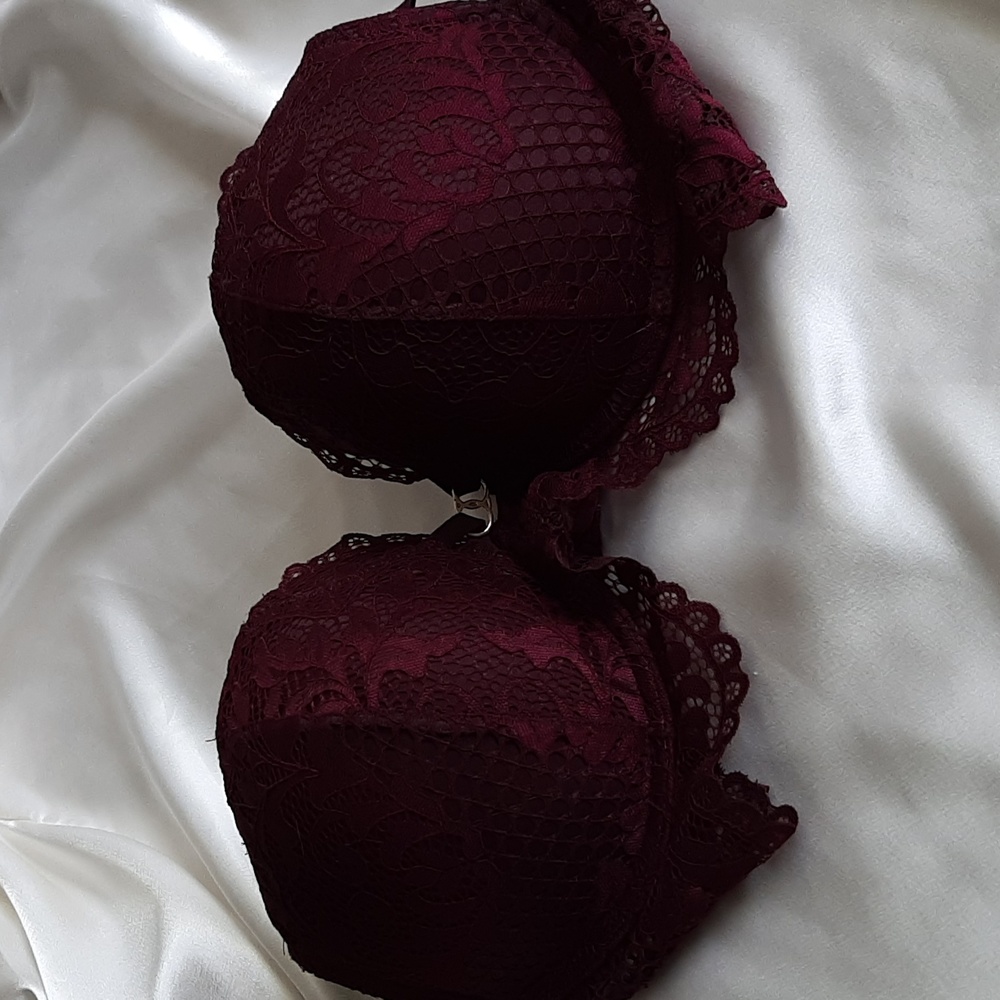 LaSenza Padded underwire lace bra.  Size 36C.  Adjustable straps  Classi…